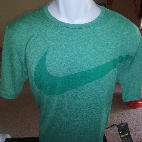 Nike Breath Polyester T-shirt. New size: L - Picture 1 of 5